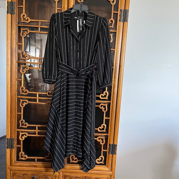 Karl Lagerfeld Dresses & Skirts - Karl Lagerfeld (6) shirt dress, office, handkerchief hem, & pockets.